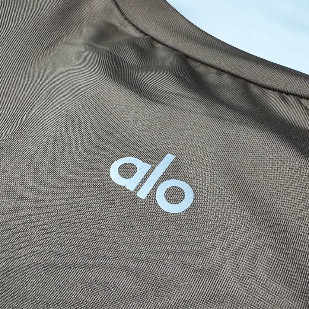 ALO-PANTIBLUSA-SM-DETALLE.webp