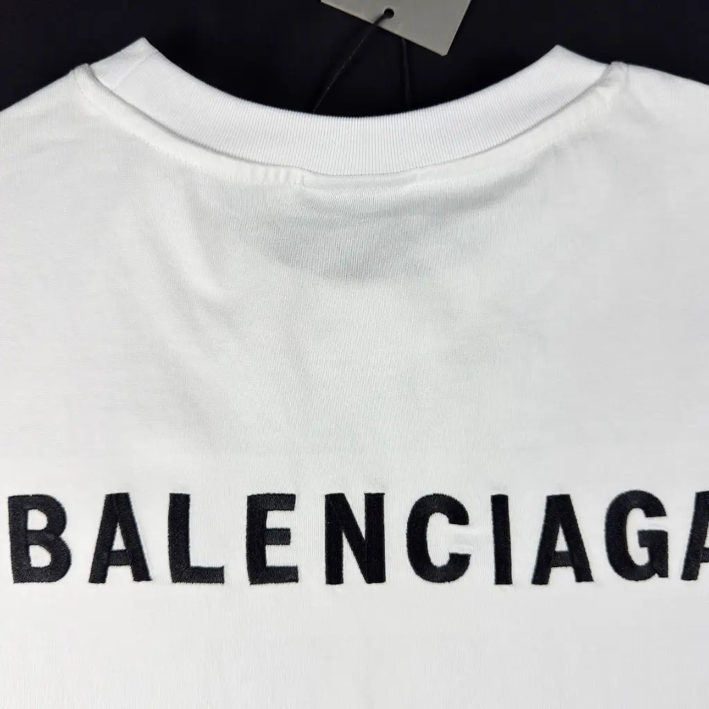 BALENCIAGA-2564-ESPALDA-DETALLE-BLANCO.webp