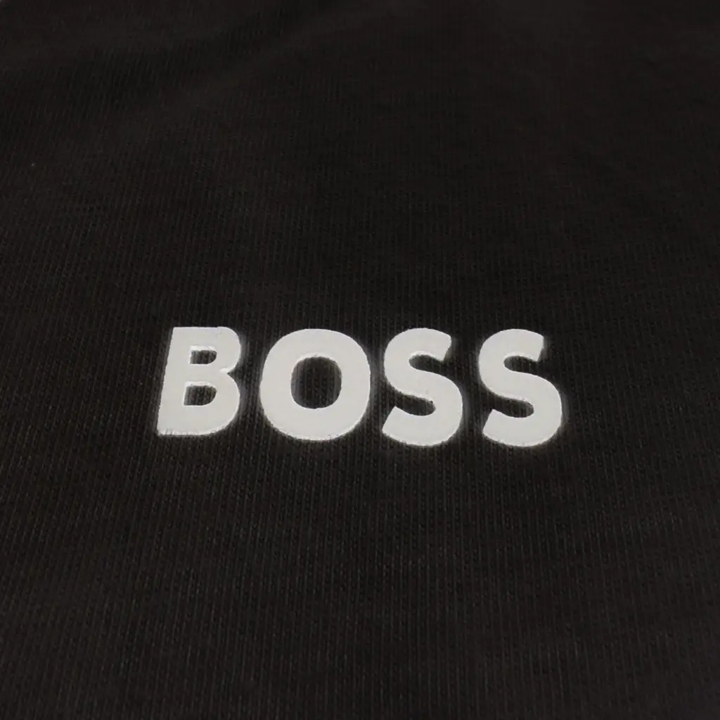 BOSS-004-FRENTE-DETALLE-NEGRO.webp