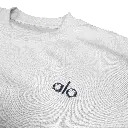 alo-sudadera-sueter-blanca-2.webp
