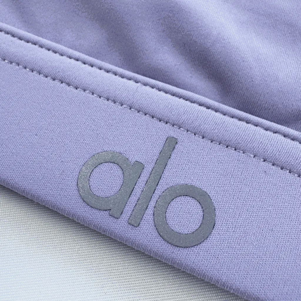 ALO-TOP-DETALLE-MORADO-2.webp