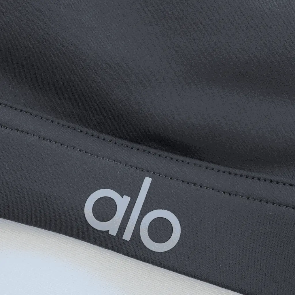 ALO-TOP-DETALLE-NEGRO-2.webp
