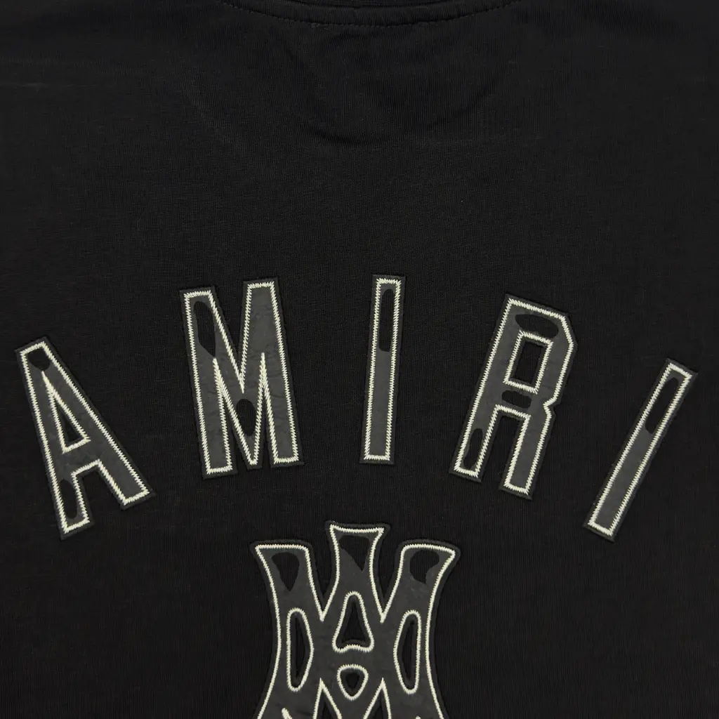 AMIRI-0241-DETALLE-NEGRRA.webp