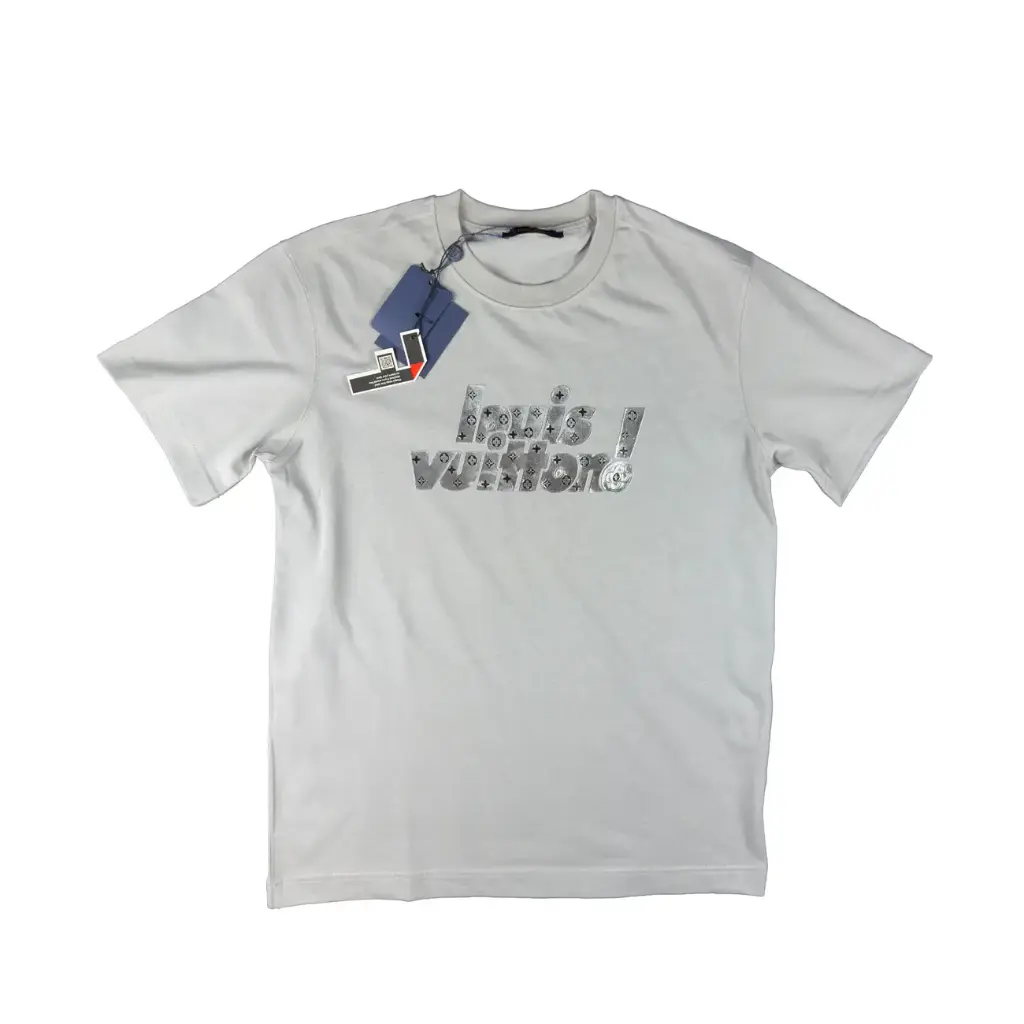 PLAYERA LV MOD. LETRAS GRIS