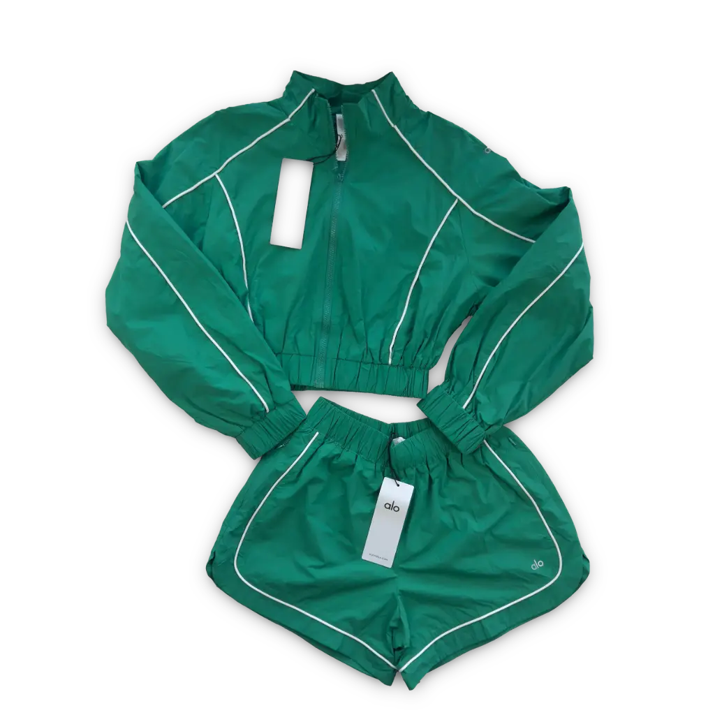 CONJUNTO ALO YOGA CHAMARRA Y SHORT VERDE