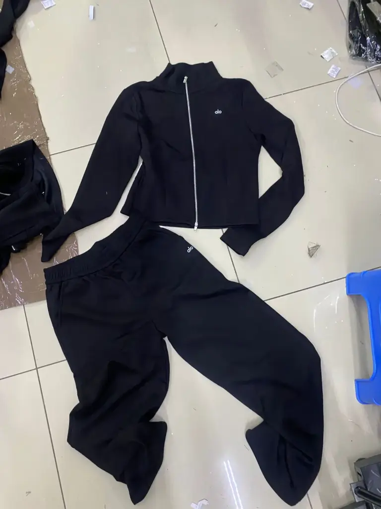 CONJUNTO 2 PIEZAS CON CIERRE ALO NEGRO