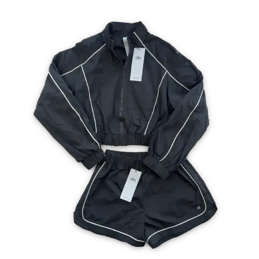 CONJUNTO ALO YOGA CHAMARRA Y SHORT NEGRO